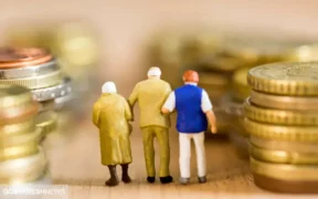 قانون همسان سازی حقوق برای همه یکی نیست | اعتراض بازنشستگان بالا گرفت