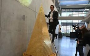 گران‌ترین درخت کریسمس در آلمان رونمایی شد /عکس