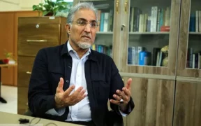 دلار را به بالای ۱۱۰ هزار تومان می‌رسد | نظام در تنگنای انتخاب بین بقای خود یا مافیا