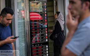 انتظار اصلاح در بازار طلا و سکه؛ معامله‌گران ارزی محتاط شدند/ سهامداران در آستانه مذاکرات دور سوم چه کردند؟