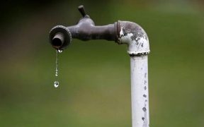 توزیع آب در نایلون؛ راه‌حل آبفا برای تأمین آب شرب در زمان قطعی