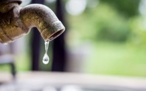 توزیع آب پاکتی دروغ است/ توضیح آبفا درباره تصویر منتشر شده