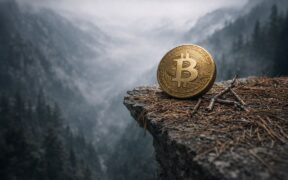 سقوط بیت کوین به سوی پنجمین ماه منفی متوالی؛ فشار فروش ETF ها قیمت را به ۵۸,۰۰۰ دلار نزدیک کرد