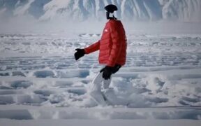 شگفتی در یخبندان / قدم‌ زدن ربات انسان‌نما در دمای منفی ۴۷ درجه