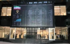 بازار سهام در دو راهی؛ شاخص کل ریخت، شاخص هم‌وزن صعود کرد/ نقدینگی کجا رفت؟