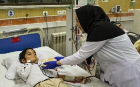 معاون وزیر بهداشت: ۳۰ هزار نفر در حوزه پرستاری جذب می‌شوند