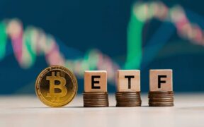 خروج سرمایه از ETFهای بیت کوین؛ پول‌ها به سمت ۳ آلت کوین بزرگ رفتند